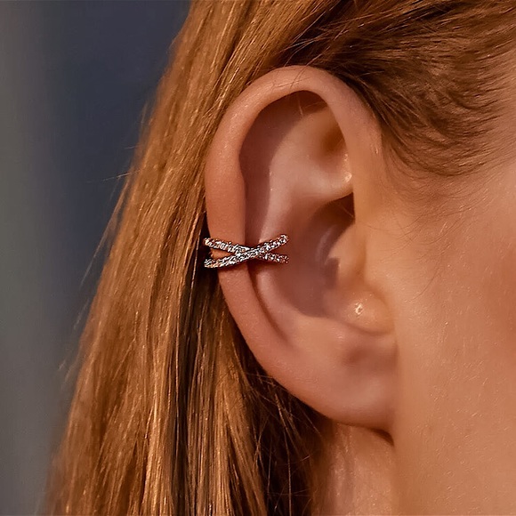 ⚜️[𝟯/$𝟮𝟴]⚜️NEW CZ Silver Crisscrossed Ear Cuff - Picture 3 of 11